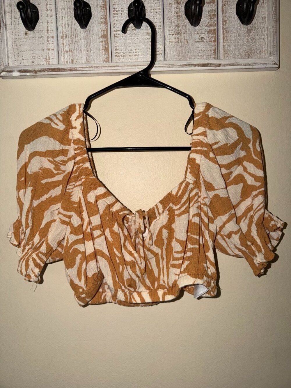 H&M Women's Small Orange Printed Pouf Sleeve Crop Top - Picture 2 of 7